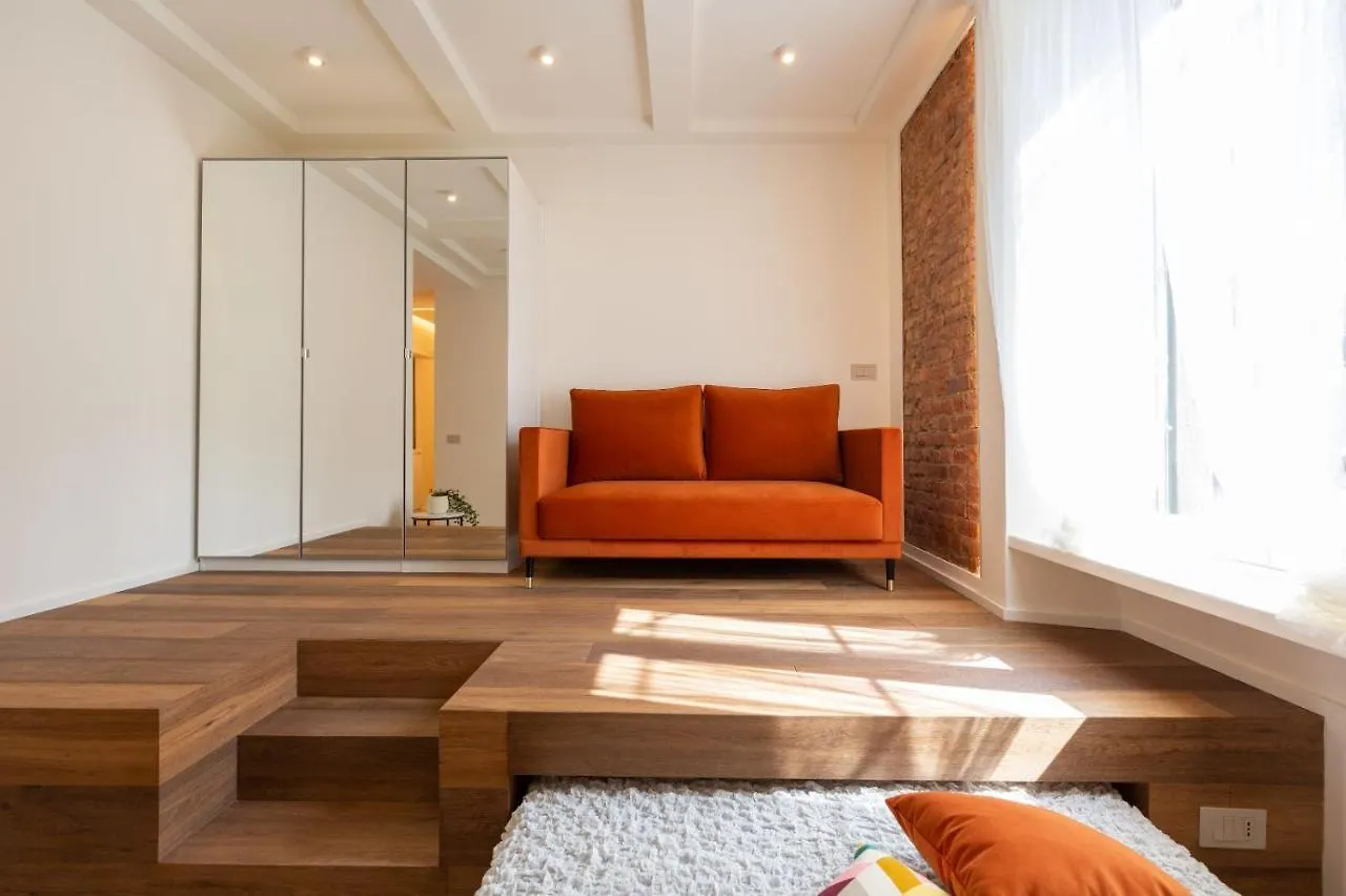 Nd4 -Loreto - Duomo- Minimal House Milano 0*,  Italien